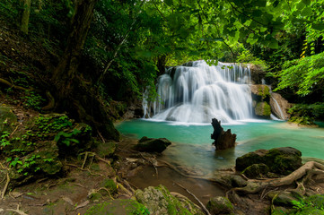 Obraz premium Thailand waterfall in Kanjanaburi (Huay Mae Kamin)