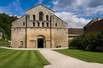 Fototapeta na wymiar Kaplica opactwa Fontenay
