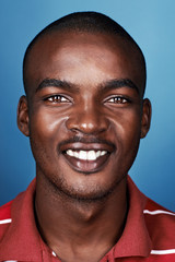 Obraz premium happy smiing african man