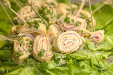 Schinken eingerollt mit Käse und Sahne