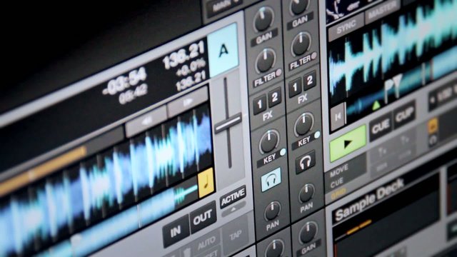 Digital DJ Software playing mp3 Music, Waveform Filter FX BPM