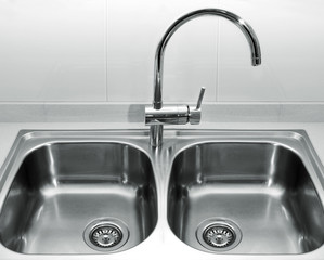 stainless steel kitchen sink