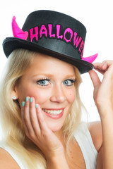 Frau mit Halloweenhut