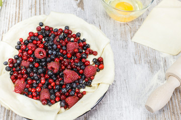Berry pie. Preparation for baking berry pie