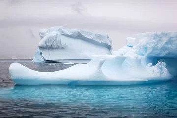 Rolgordijnen Iceberg in Antarctica © Guido Amrein