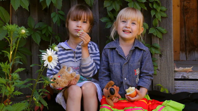 Девочка разделить. Девочка разделить. Девочка разделить. Зонирование детской для двух девочек. Девочка разделить.