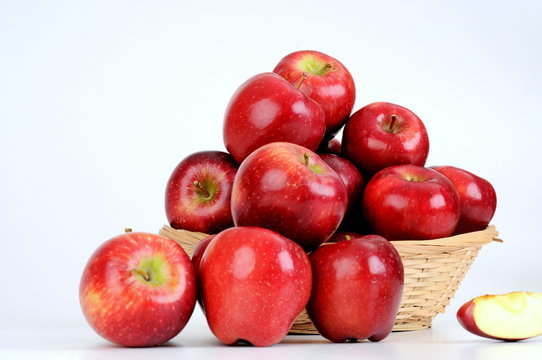 red apples