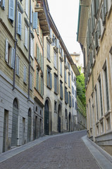 Fototapeta na wymiar Bergamo stare miasto i wąska ulica
