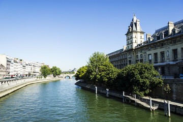 Fototapeta premium Most nad Sekwaną, Paryż, Francja
