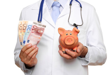 Arzt mit Geld und Sparschwein