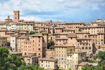 Fototapeta na wymiar Zabytkowe miasto Siena w Toskanii