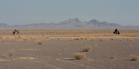 Fototapeta na wymiar Wycieczka rowerowa na pustyni