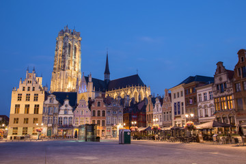 Fototapeta na wymiar Mechelen - Grote markt and St. Rumbold's cathedral