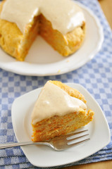 Möhren Kuchen mit Frischkäse Frosting