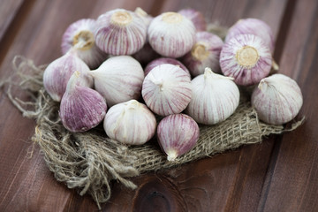 Chinese solo garlic on a bagging cloth, horizontal shot