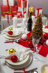 Richly set the Christmas table