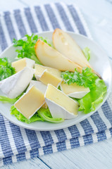 salad with camembert and pears