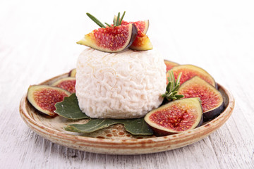 goat cheese with figs