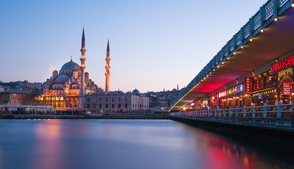 View on Galata Bridge in Istanbul, Turkey. - obrazy, fototapety, plakaty