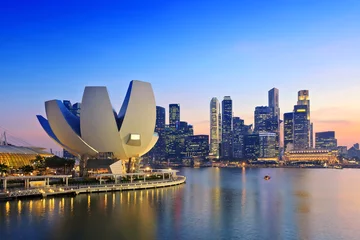 Poster Im Rahmen Skyline von Singapur an der Marina Bay © Noppasinw