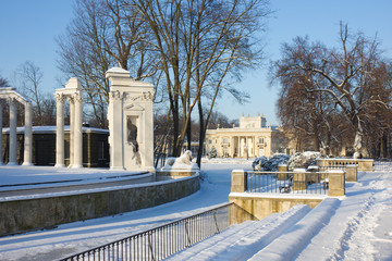 Fototapeta na wymiar Winter in king's Lazenki park, Warsaw, Poland