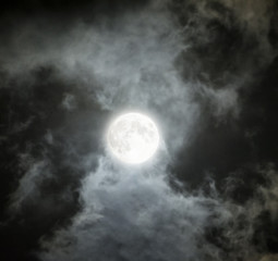Fototapeta na wymiar Błyszczący Księżyc