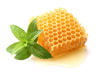 Honeycomb with mint