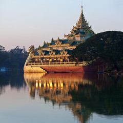 Fototapeta premium Royal Barge Karaweik in Yangon, Myanmar