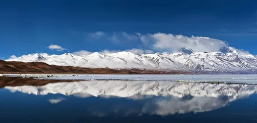 Foto op Canvas Manasarovar lake in Tibet © Zzvet