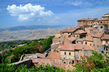 Fototapeta na wymiar Wspaniały widok starego miasta w Volterra w Toskanii, Włochy
