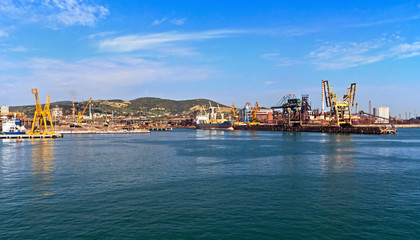 Fototapeta na wymiar portu w Piombino