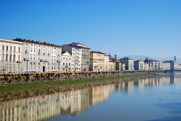 Fototapeta na wymiar Along the Arno in Florence - Tuscany - Italy