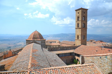 Wspaniały pejzaż starego miasta w Volterra w Toskanii, Włochy