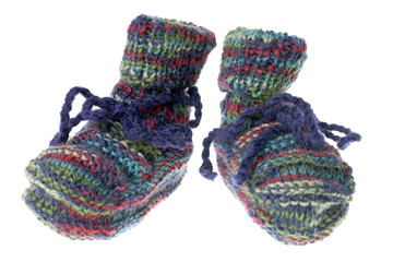 gestrickte Babyschuhe isoliert