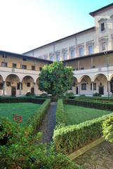Obraz premium The ancient cloister of San Lorenzo in Florence - Tuscany - Ital