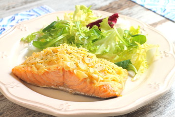 Baked salmon with almond and cheese crust