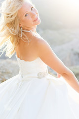 Fototapeta na wymiar Beautiful bride posing on the mountain