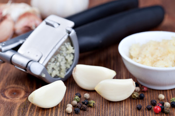 Garlic press and garlic