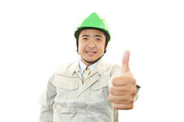 ガッツポーズの作業員