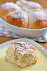 Buchteln mit Vanillesauce
