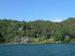 Fototapeta premium como lake coastal view