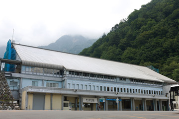 トロリーバス　扇沢駅