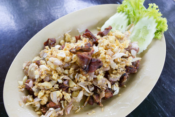 Frogs fried with garlic