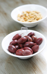 Obraz premium olives and peanuts snack