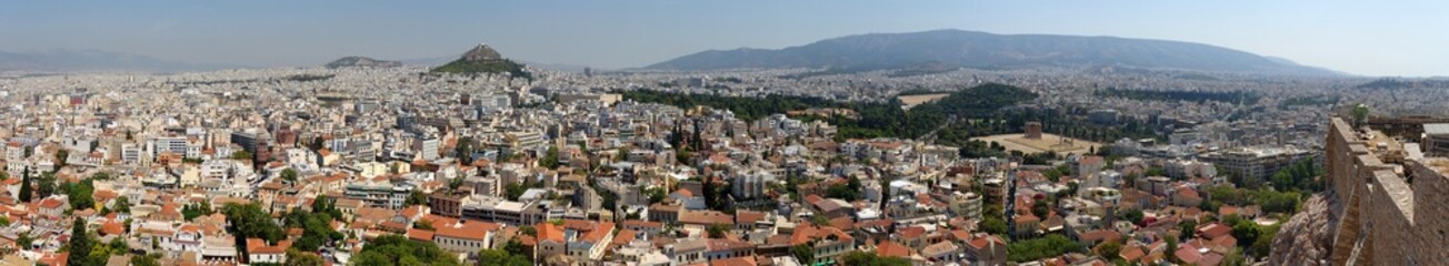 Fototapeta na wymiar Vue panoramique d'Athènes depuis le rocher de l' Acropole
