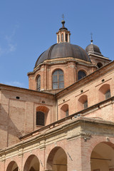 Fototapeta na wymiar Kuppel des Doms Santa Maria Assunta