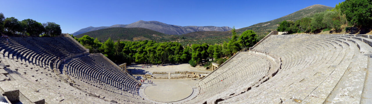 Th&eacute;&acirc;tre d'Epidaure dans le Sanctuaire d'Ascl&eacute;pios en Gr&egrave;ce