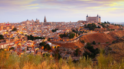 Obraz premium Toledo from hill in summer morning