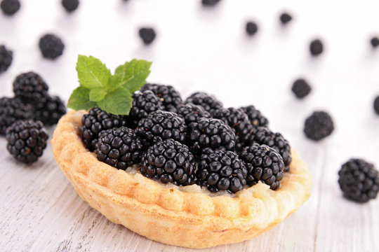 blackberry pastry
