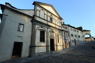 Fototapeta na wymiar Kościół i klasztor San Antonio w Orta na Włochy